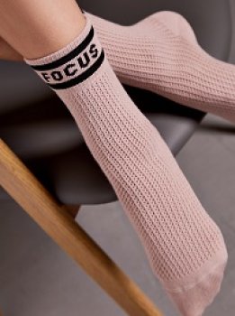 Lange Socken mit Ajourmuster Puderrosa " Focus - Here"